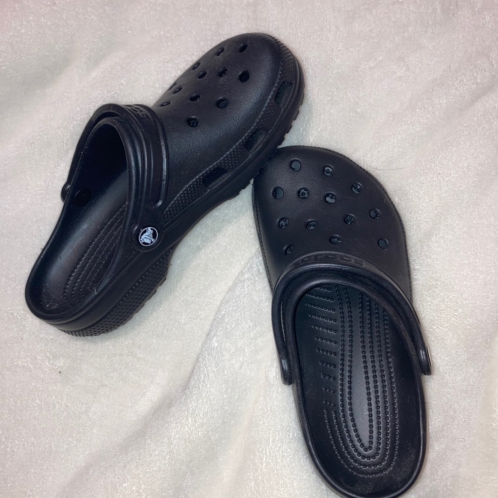 Black Crocs